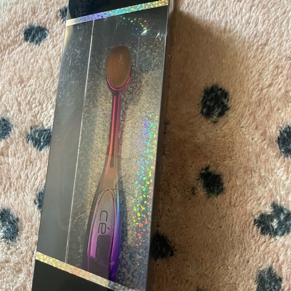 Rainbow Toothbrush shaped foundation brush - Picture 5 of 6